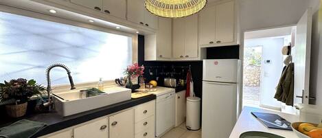 雪櫃、微波爐、廚房用具/餐具/器皿