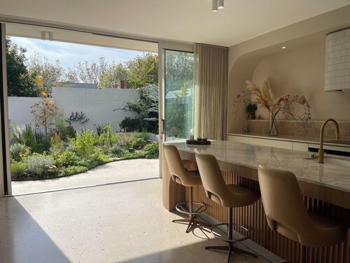 Luxe Family-sized home w Pool