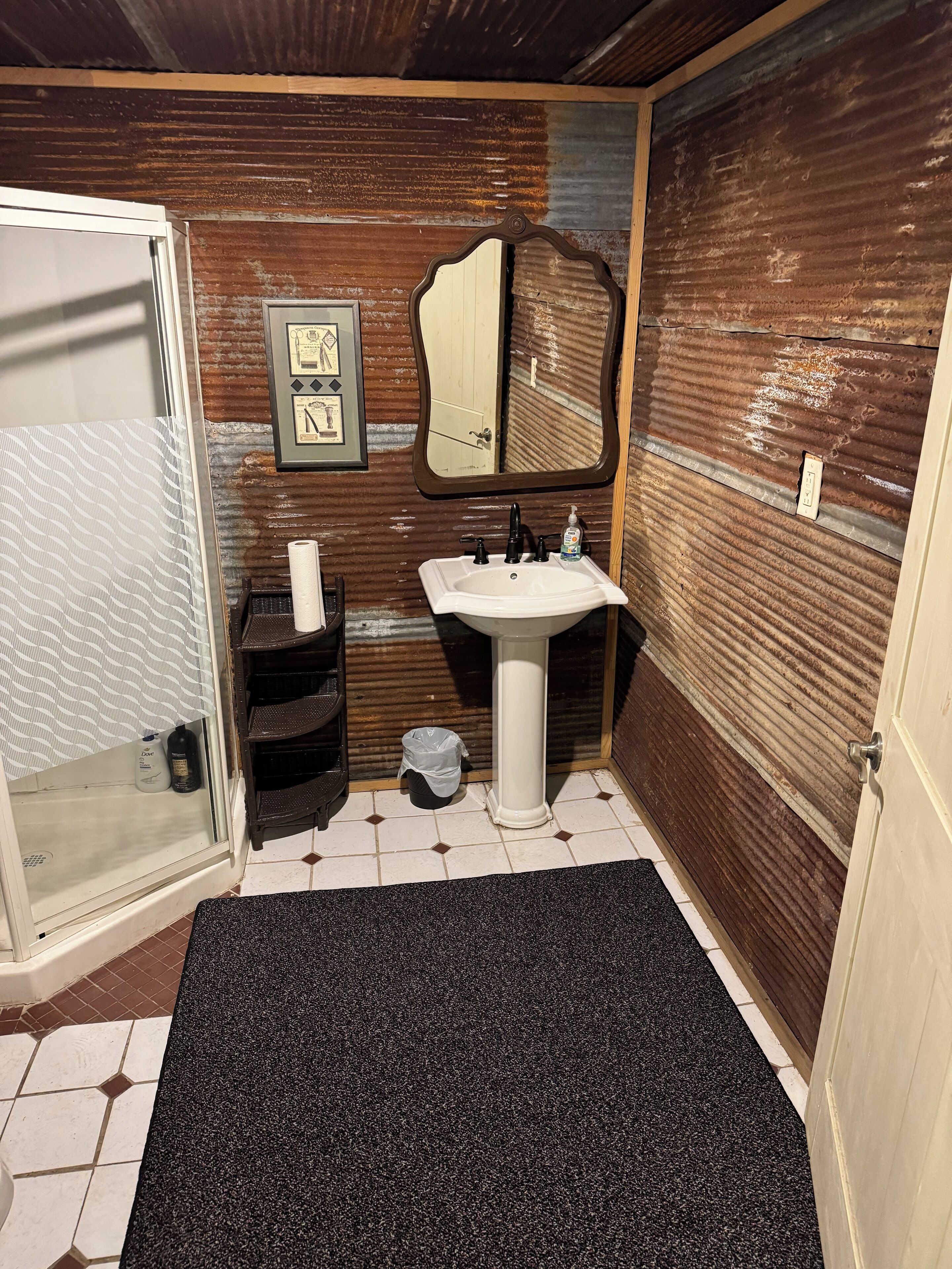 Ducha, toallas, jabón, shampoo