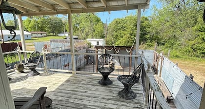 Game room/ sleeps 10/ near Murfreesboro Diamond mine/ lakes/ fun, unique, quirky