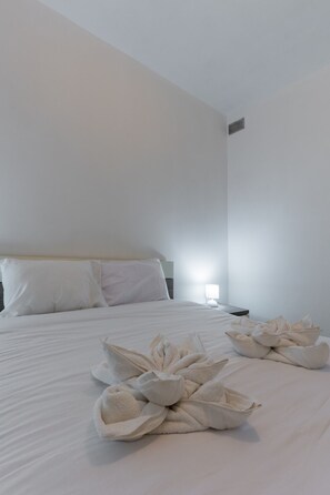 3 chambres, fer et planche à repasser, Wi-Fi, draps fournis