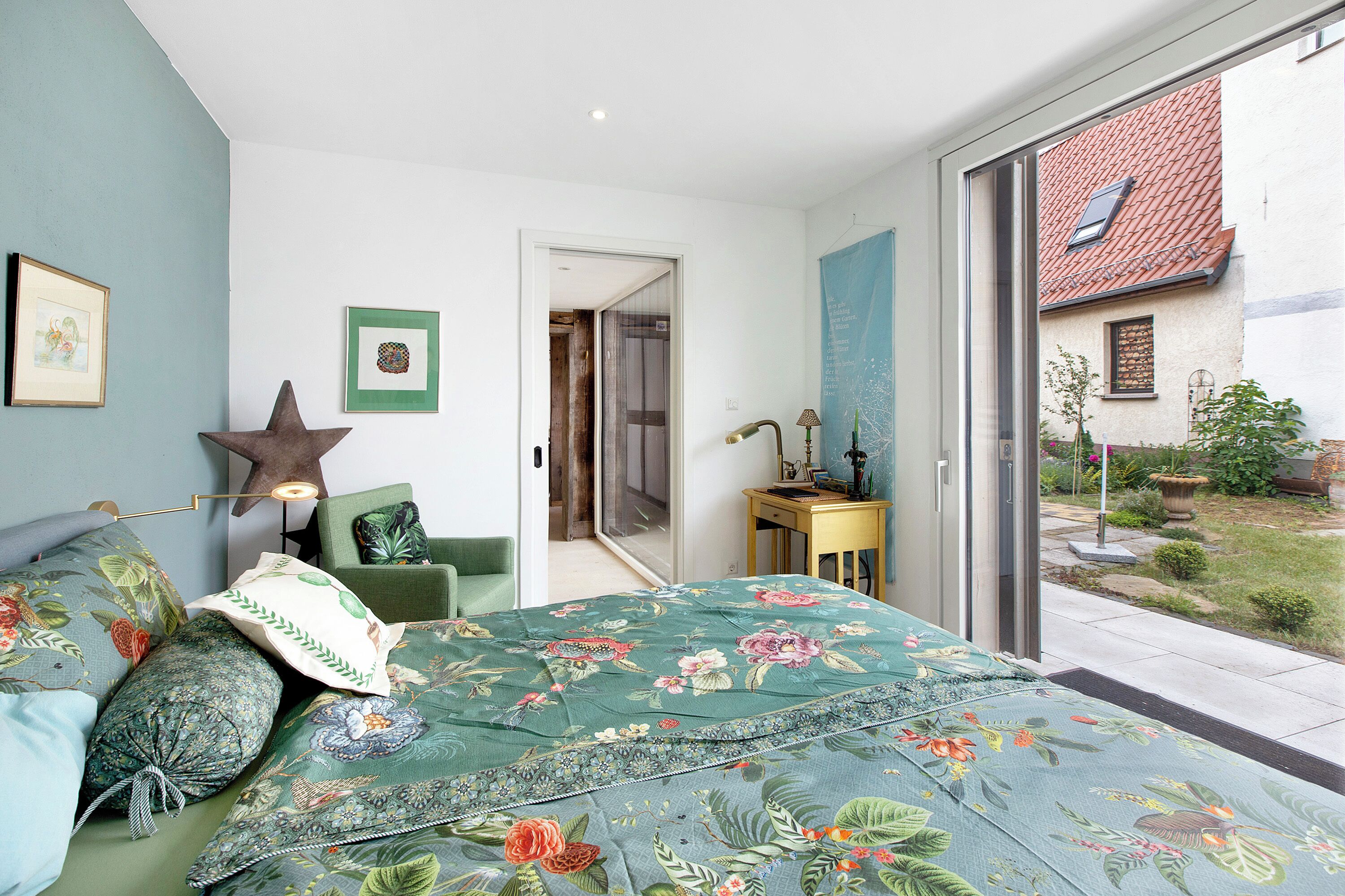 1 slaapkamer, een strijkplank/strijkijzer, gratis wifi, beddengoed