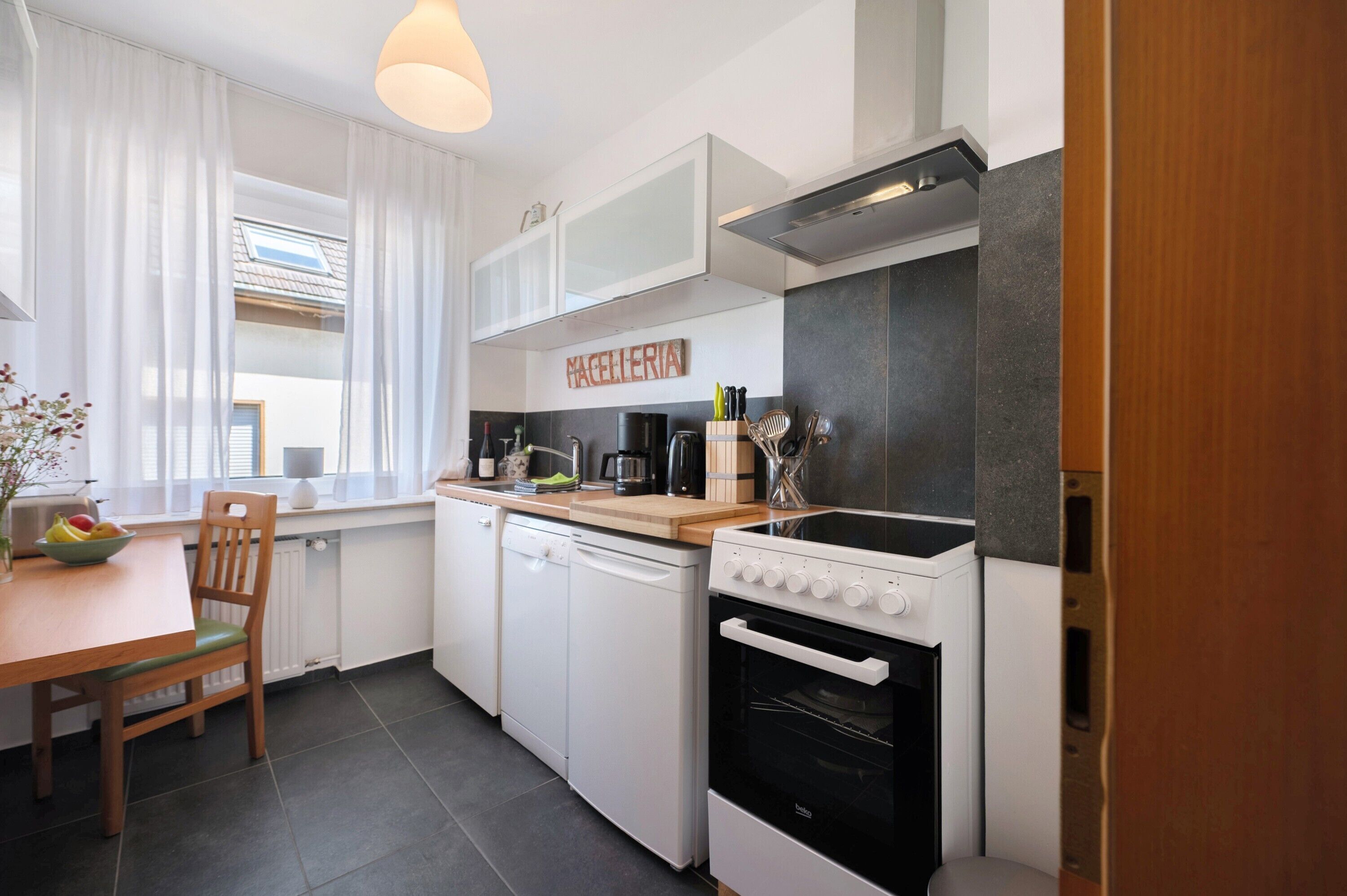 Refrigerador, horno, placa de cocina, lavavajillas