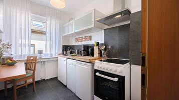 Refrigerador, horno, placa de cocina, lavavajillas