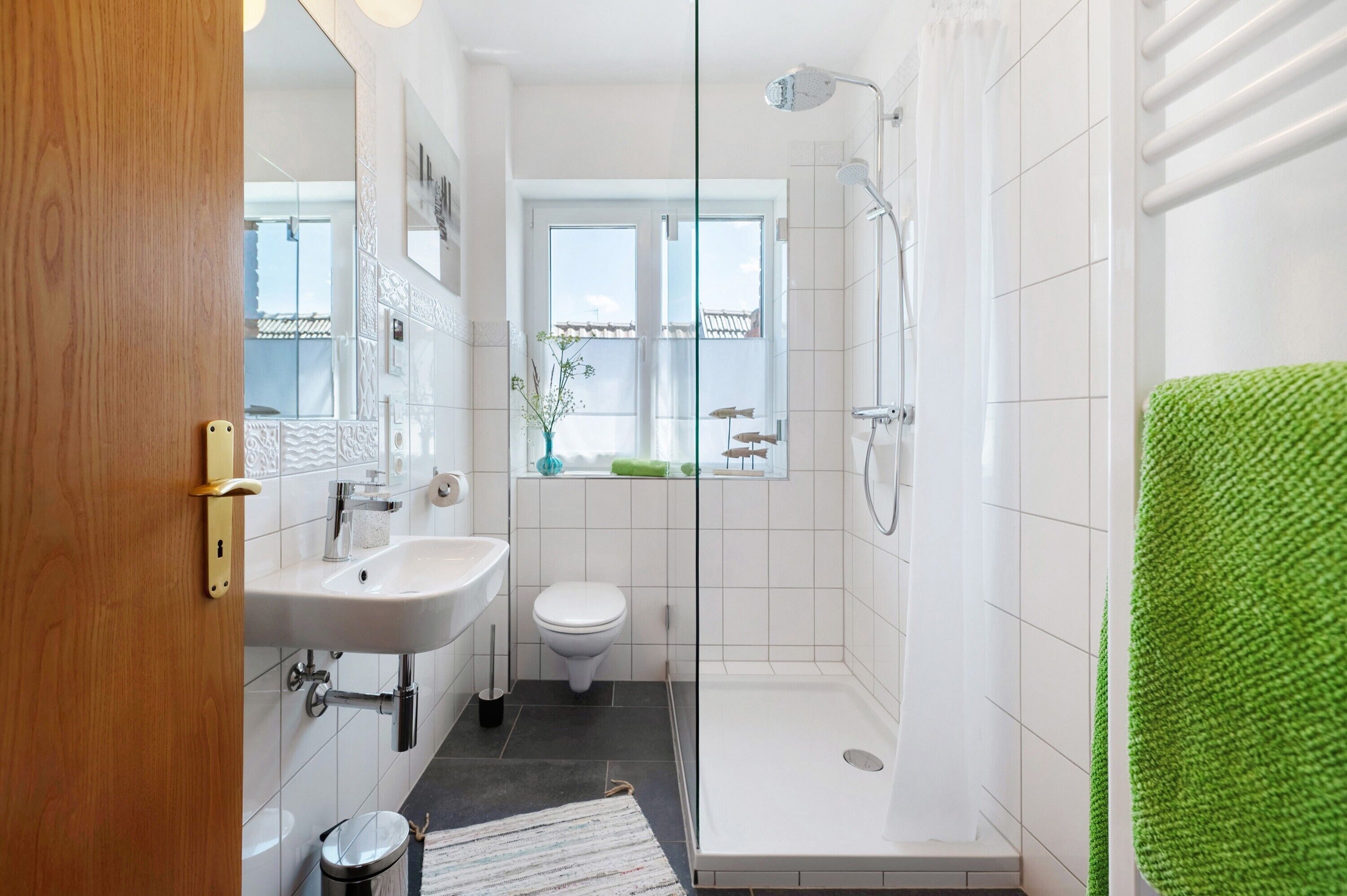 Een douche, een haardroger, handdoeken