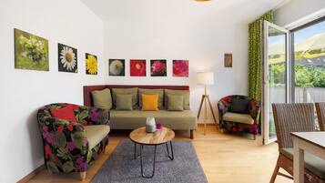 Een televisie, een dvd-speler en een stereo