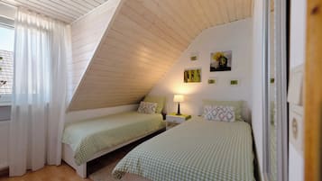 2 bedrooms, iron/ironing board, free WiFi, bed sheets