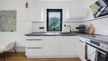 Refrigerador, horno, placa de cocina, lavavajillas