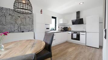 Geladeira, fogão, cooktop, lava-louças