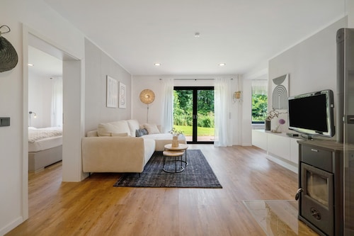 Apartment „Design – Mit Garten“ mit privater Terrasse, Gemeinschaftsgarten & WLAN