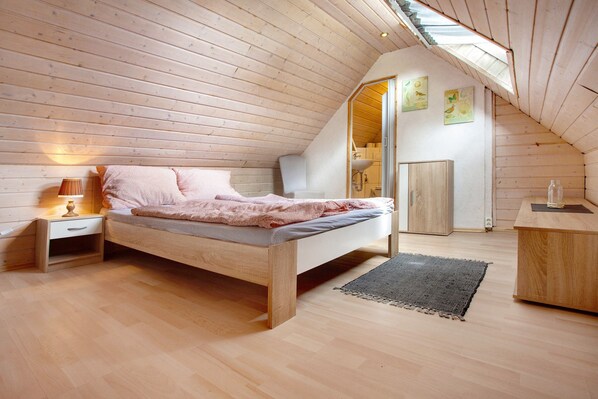 1 bedroom, free WiFi, bed sheets