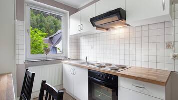 Køleskab, mikrobølgeovn, ovn, kogeplade