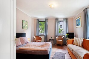 4 bedrooms, free WiFi, bed sheets