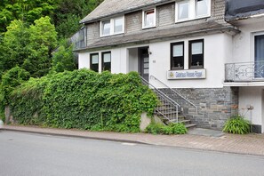 تفاصيل الفندق من الخارج