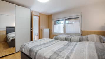 1 bedroom, free WiFi, bed sheets