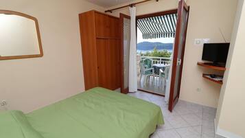 Apartment (One Bedroom Apartment with Terrace an) | 4 bedrooms, free WiFi