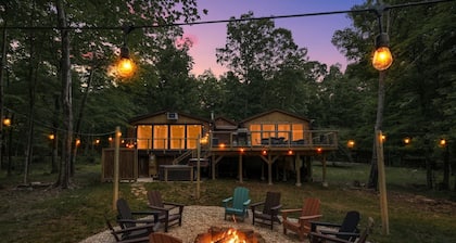 Hot Tub, Firepit, Grill, Wifi near Golf & Hiking