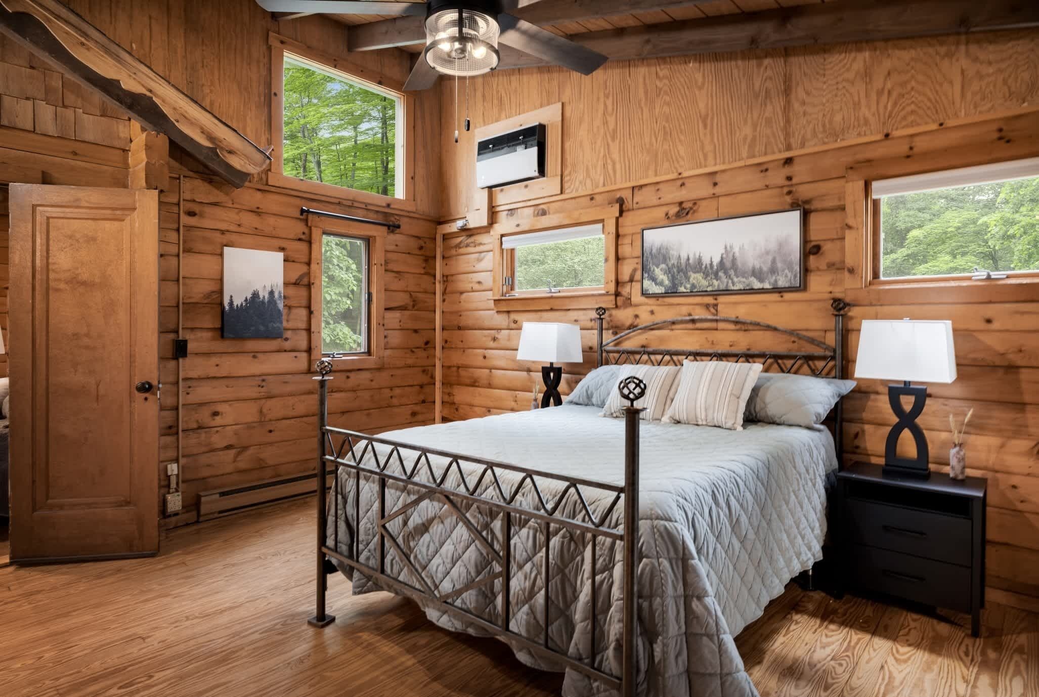 5 bedrooms, iron/ironing board, WiFi, bed sheets