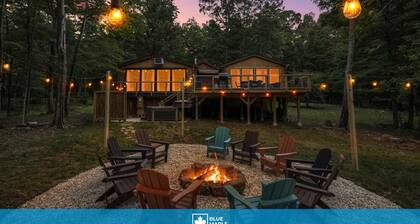 Hot Tub, Firepit, Grill, Wifi near Golf & Hiking