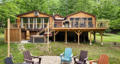 Hot Tub, Firepit, Grill, Wifi near Golf & Hiking