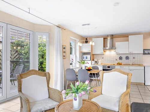 Cosy holiday apartment with terrace and garden