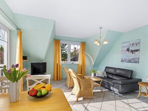 TV - Holiday apartment with garden next to the beach (Insel Poel)