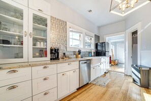 Fridge, microwave, stovetop, dishwasher - Walk to Midtown: Charming Reno Retreat (Reno)