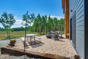 Outdoor dining - 3 Mi to Fairplay Beach: Mountain Getaway (Fairplay)