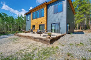 Outdoor dining - 3 Mi to Fairplay Beach: Mountain Getaway (Fairplay)