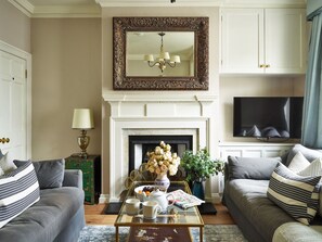 House | 9 bedrooms - Old Coach House Dolls House - From 1100 Per Night (Henley-on-Thames)