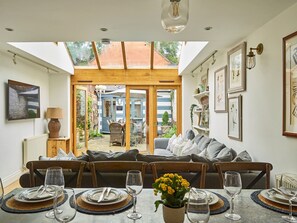 House | 9 bedrooms - Old Coach House Dolls House - From 1100 Per Night (Henley-on-Thames)