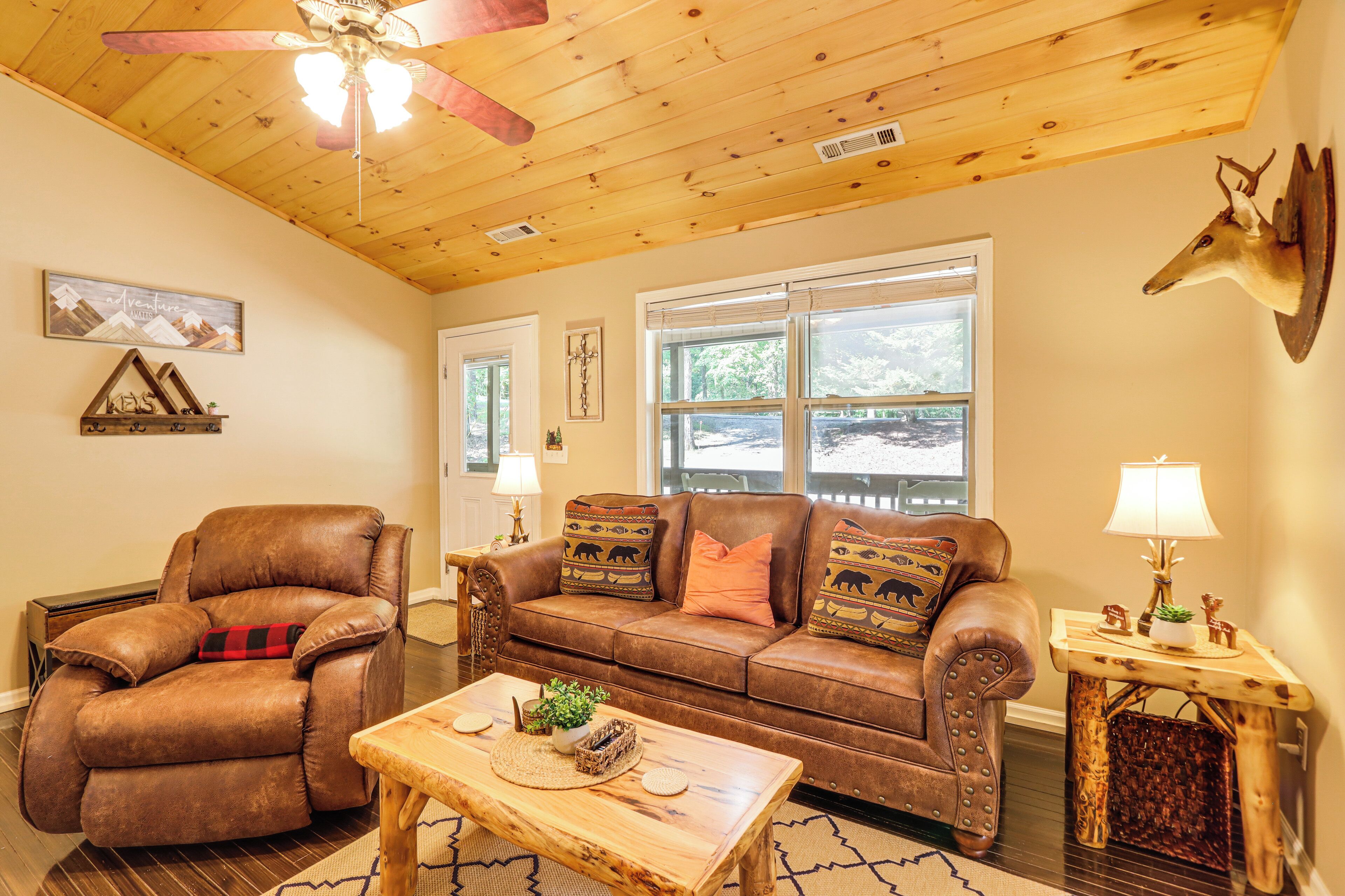 Ellijay Cabin: Private Fire Pit & Community Perks!