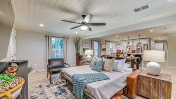 3 bedrooms, iron/ironing board, internet, bed sheets