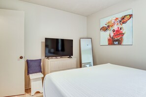1 habitación, escritorio, tabla de planchar con plancha y wifi 