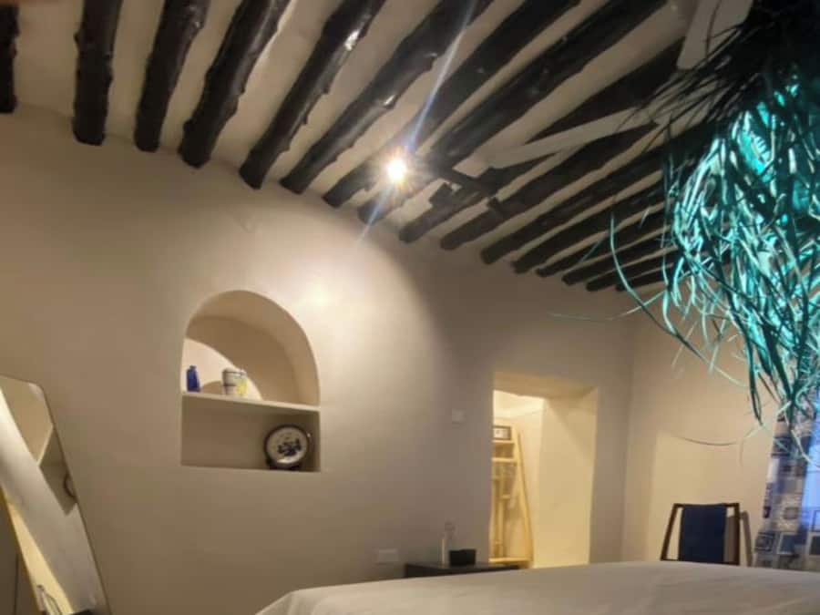 Een kluis op de kamer, individueel gedecoreerd, individueel gemeubileerd