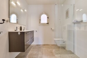 Shower, towels