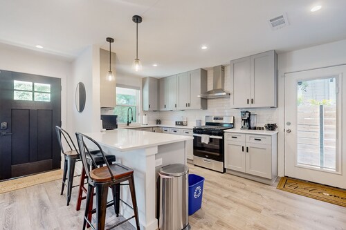 Charming house with Internet in Central Austin near local attractions