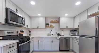 Hidden Gem! 2 Bed 2 Bath - Close to the Strip & Allegiant Stadium