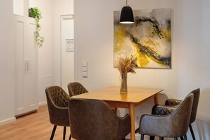 Dining - Holiday Apartment "Km Style 5" with Balcony & Wi-Fi (Freiburg im Breisgau)