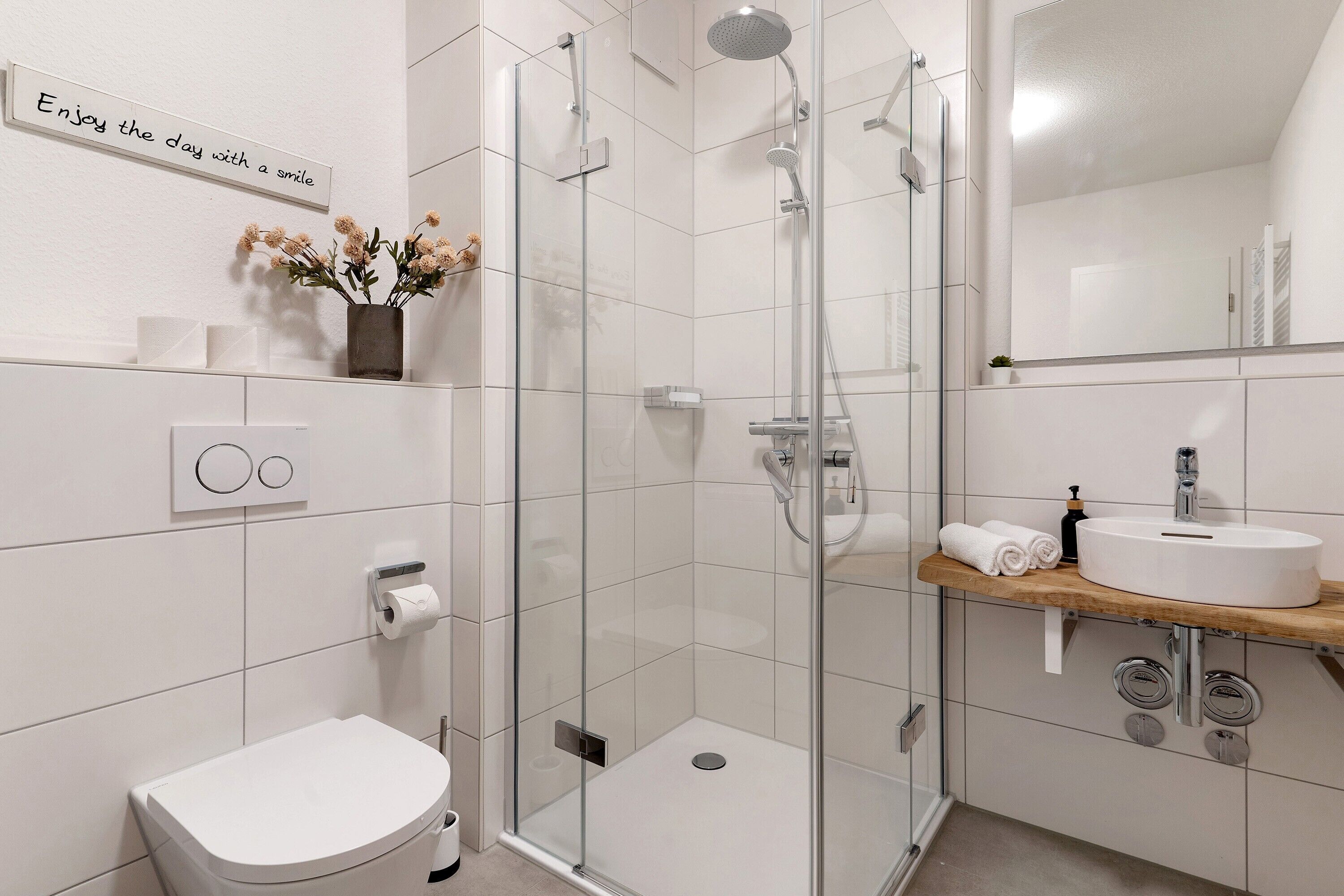 Een douche, een haardroger, handdoeken