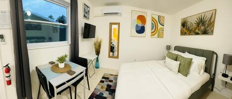 Iron/ironing board, WiFi, bed sheets