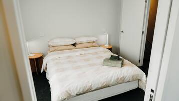 2 bedrooms, iron/ironing board, travel cot, free WiFi