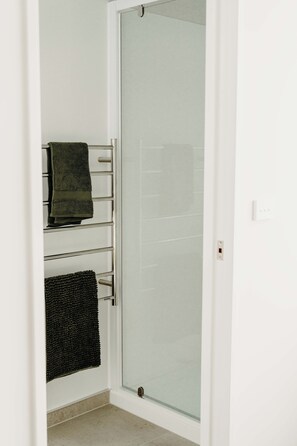 Interior - New townhouse, 300m/4 min walk Te Kaha One New Zealand Stadium, car park, 2 bath (Christchurch)