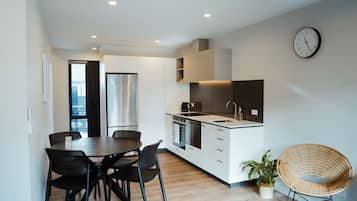 Refrigerador, microondas, horno, placa de cocina