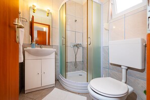 Shower, towels