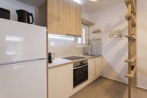 Frigorifero, forno, macchina per tè/caffè, bollitore elettrico