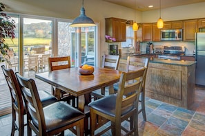 Cottage, 2 Bedrooms, Golf View | Private kitchen