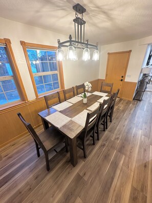 Dining - Mountain Cabin, Mins from Pinecrest Lake and Dodge Ridge! (Strawberry)
