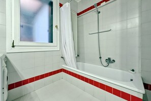 Secadora de cabello y bidet 