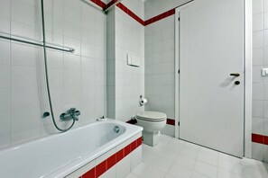 Hair dryer, bidet - GuestHost - Vicenza Piazza dei Signori Elegant Apartment (Vicenza)